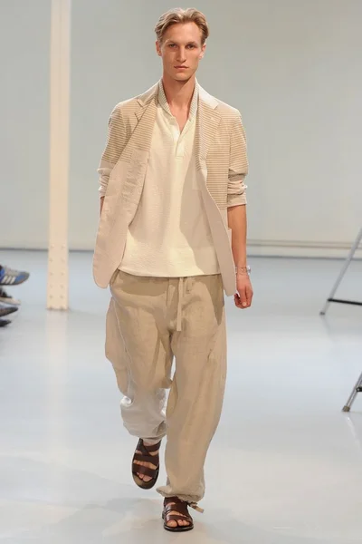 Look 24